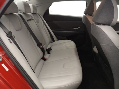 Used 2025 Hyundai Elantra Limited FWD image 19
