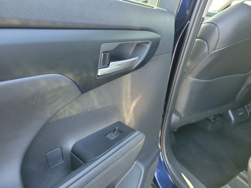 Used 2026 Toyota Highlander XLE AWD/4WD image 13