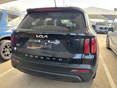 Used 2022 Kia Sorento LX image 6