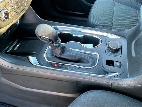 Used 2023 Chevrolet Traverse LT image 20