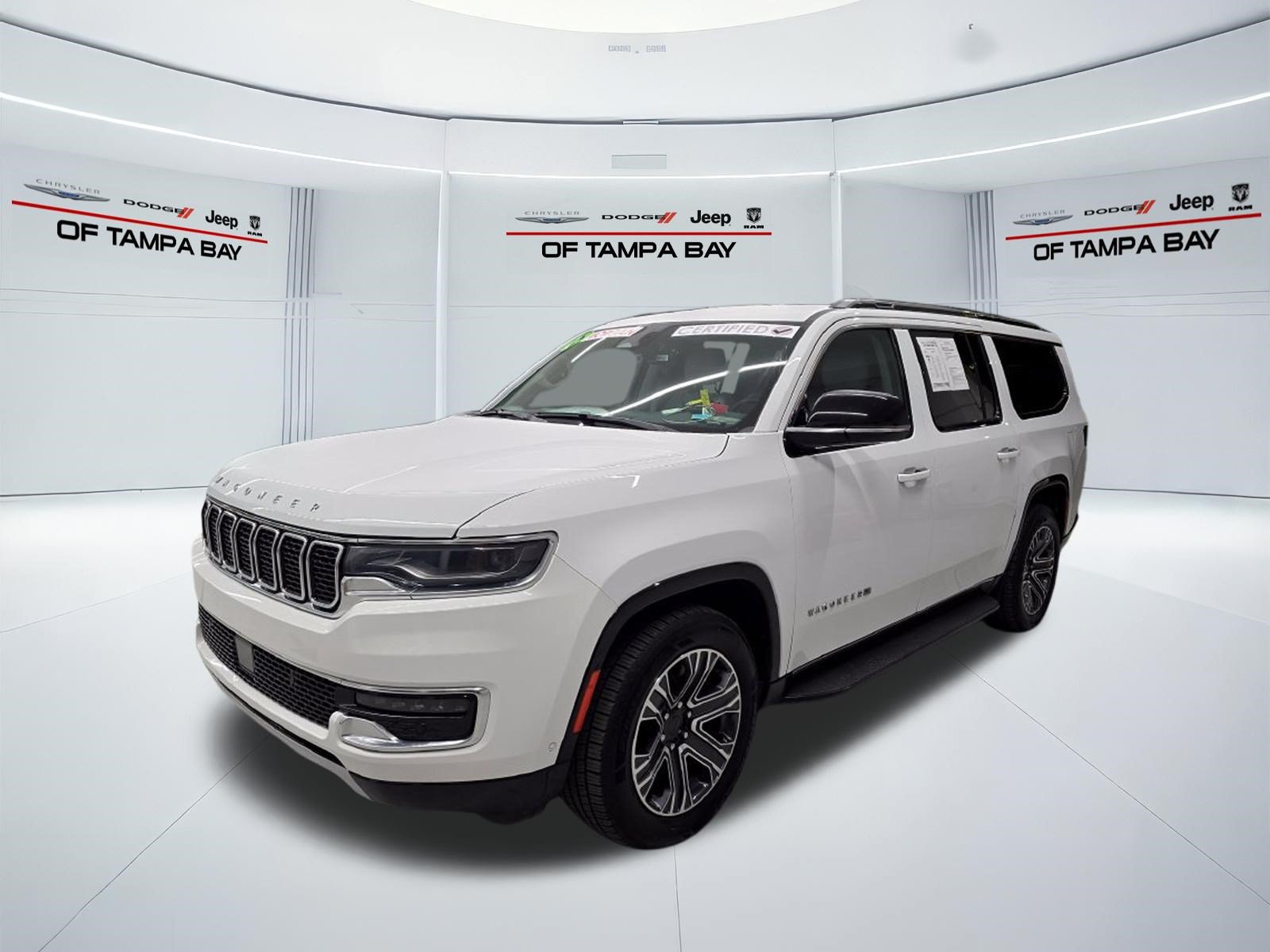 Used 2024 Jeep Wagoneer L Series II w/ Flexible Seating Group AWD/4WD image 2