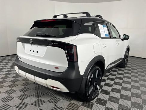 Used 2025 Nissan Kicks SR FWD image 12