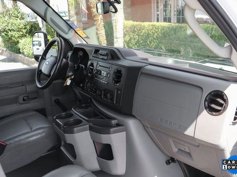 Used 2018 Ford E-350 and Econoline 350 Super Duty image 30