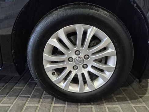 Used 2017 Toyota Sienna XLE Premium FWD image 9