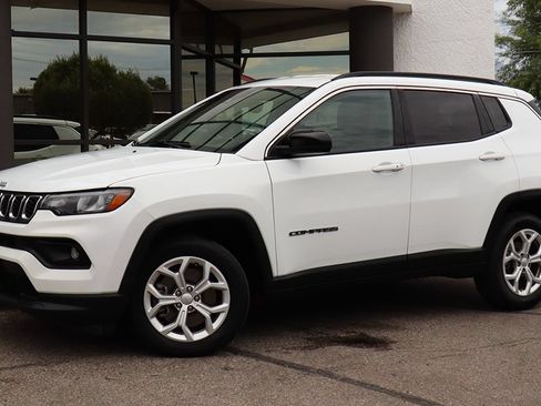 Used 2024 Jeep Compass Latitude AWD/4WD image 3