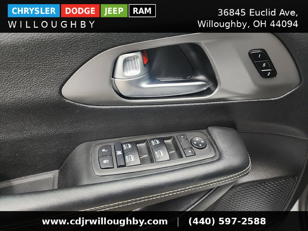 Used 2025 Chrysler Pacifica Select FWD image 12
