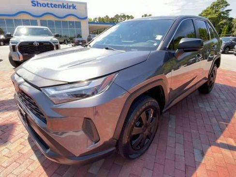 Used 2023 Toyota RAV4 LE FWD image 5