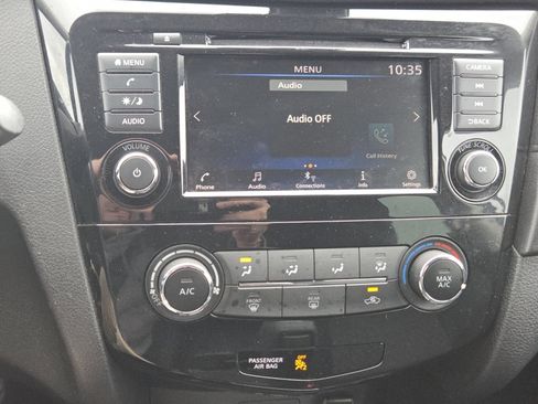 Used 2019 Nissan Rogue S image 27