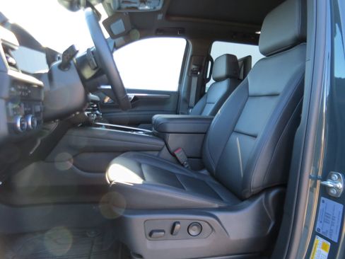 Used 2025 Chevrolet Tahoe Z71 w/ Z71 Off-Road Package image 17