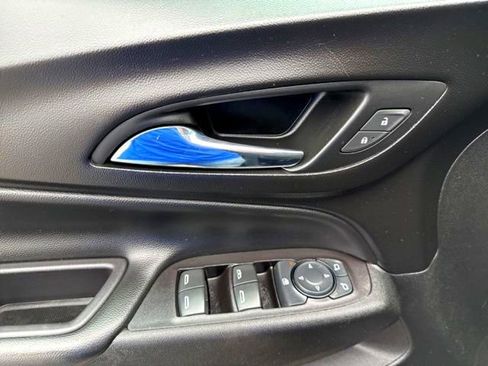 Used 2019 Chevrolet Equinox LT AWD/4WD image 17