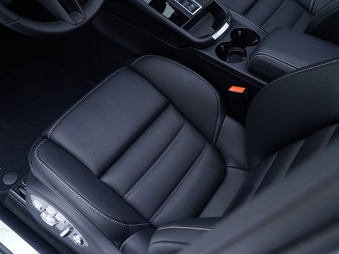 New 2026 Porsche Macan S image 17