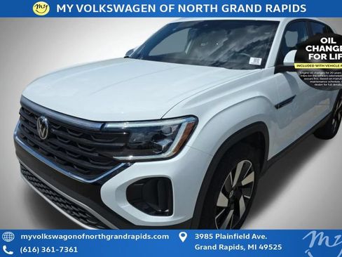 Used 2025 Volkswagen Atlas Cross Sport SE w/ Panoramic Sunroof Package AWD/4WD image 6