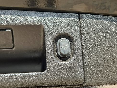 Used 2019 Cadillac Escalade ESV Luxury image 8