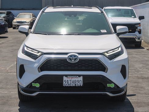 Used 2022 Toyota RAV4 SE w/ Weather & Moonroof Package AWD/4WD image 2