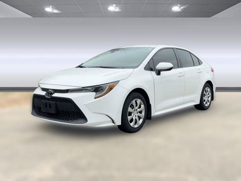Used 2022 Toyota Corolla LE image 2