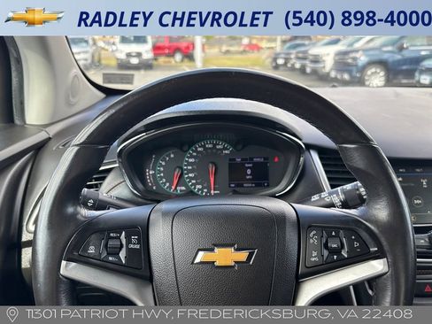 Used 2019 Chevrolet Trax LT w/ LT Convenience Package image 11