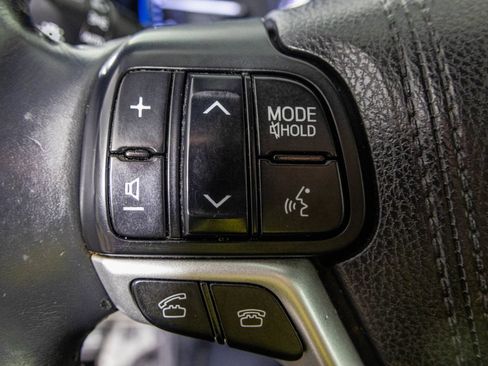 Used 2016 Toyota Highlander XLE AWD/4WD image 32