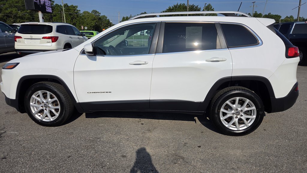 Used 2018 Jeep Cherokee Latitude FWD image 4
