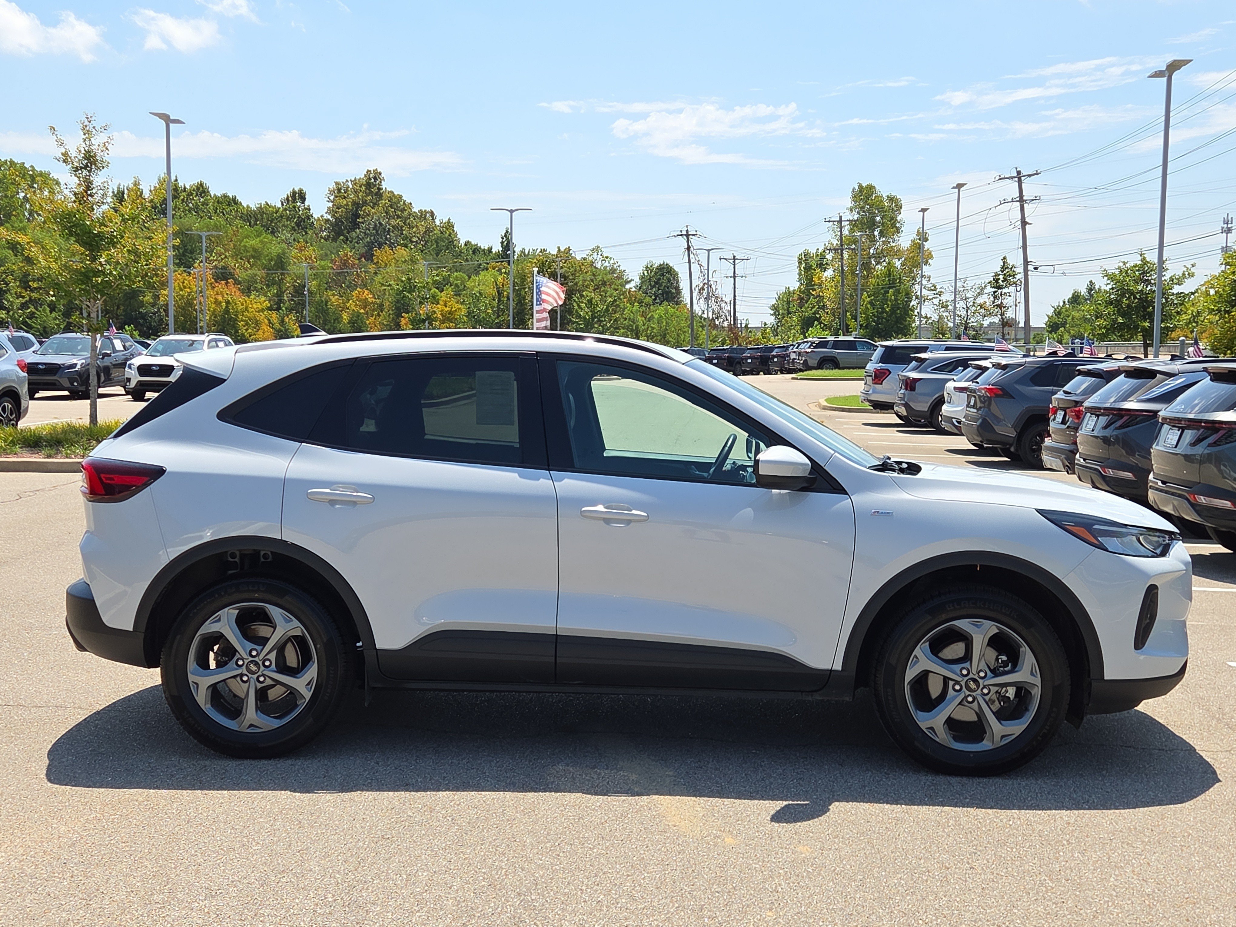 Used 2025 Ford Escape ST-Line Select AWD/4WD image 2