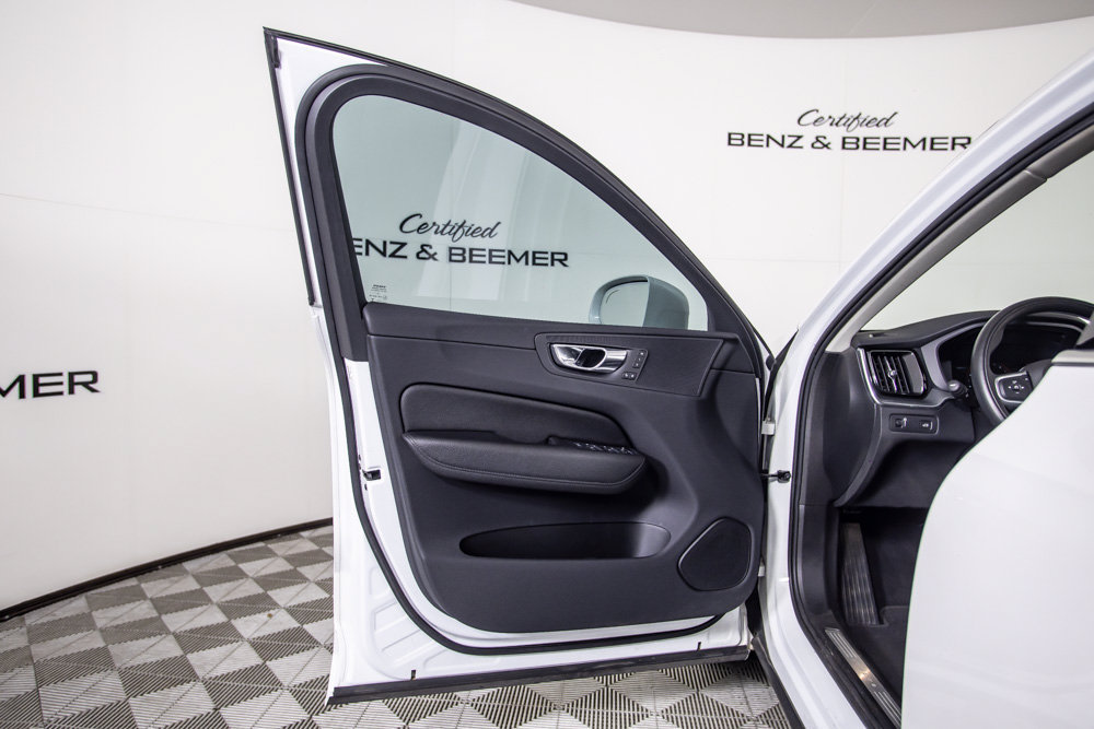 Used 2019 Volvo XC60 T5 Momentum w/ Premium Package FWD image 17