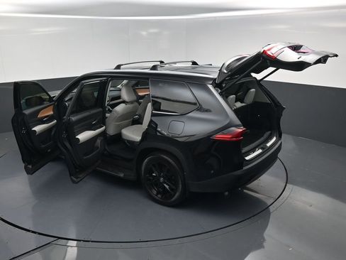 Used 2025 Toyota Grand Highlander AWD image 23