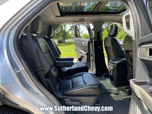 Used 2021 Ford Explorer XLT w/ Equipment Group 202A AWD/4WD image 37