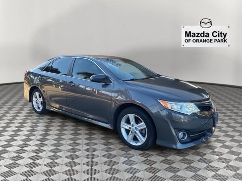 Used 2014 Toyota Camry SE image 3