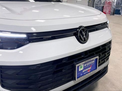 Used 2025 Volkswagen Tiguan SE AWD/4WD image 33