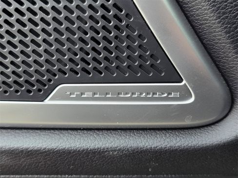 Used 2021 Kia Telluride S image 21