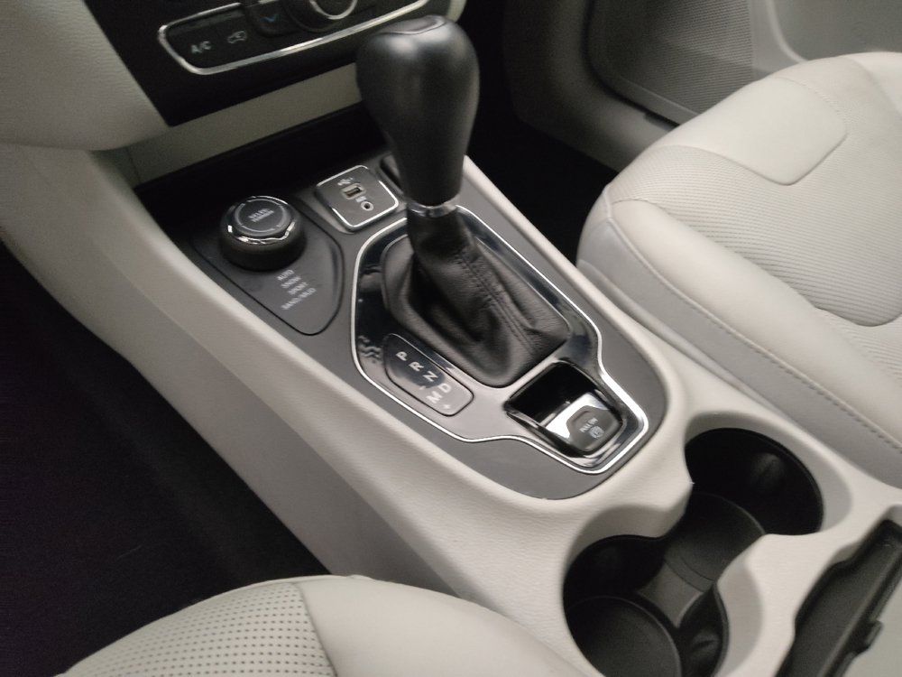 Used 2021 Jeep Cherokee Limited AWD/4WD image 26
