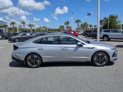 Used 2024 Hyundai Sonata SEL w/ Convenience Package image 3