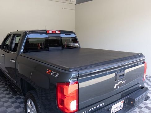Used 2018 Chevrolet Silverado 1500 LTZ Z71 w/ LTZ Plus Package AWD/4WD image 15