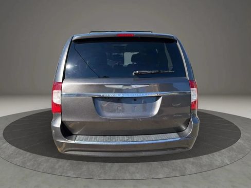 Used 2015 Chrysler Town & Country Touring FWD image 6