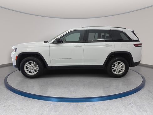 Used 2023 Jeep Grand Cherokee Laredo AWD/4WD image 8