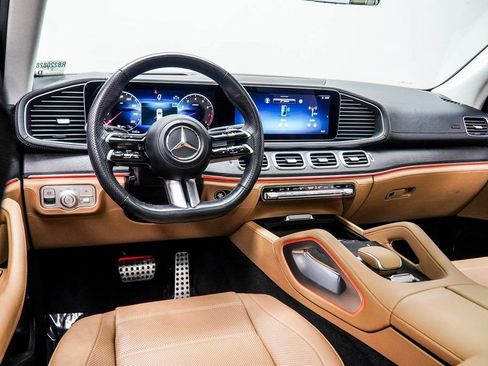 Used 2024 Mercedes-Benz GLS 580 4MATIC image 17