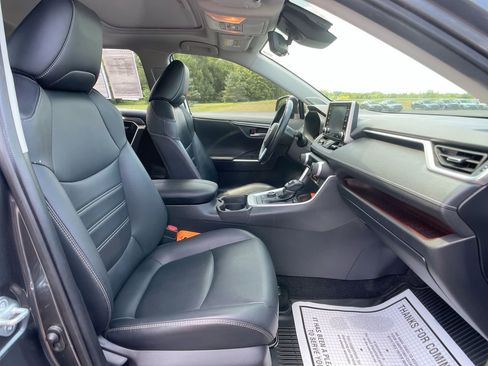Used 2020 Toyota RAV4 Limited image 30