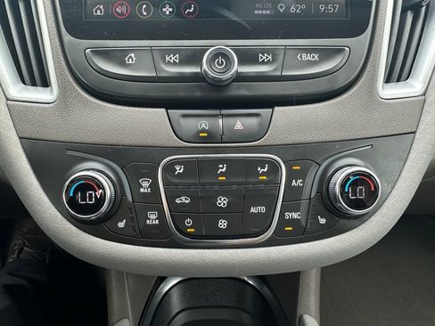 Used 2022 Chevrolet Malibu LT FWD image 18