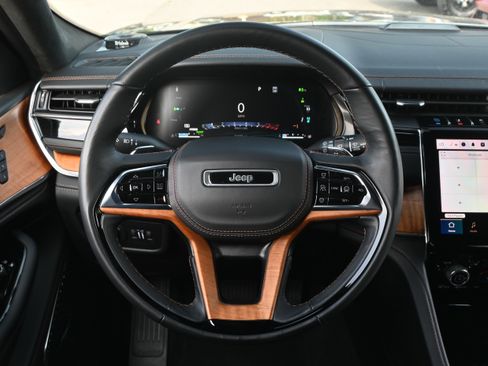 Used 2023 Jeep Grand Cherokee Summit AWD/4WD image 19