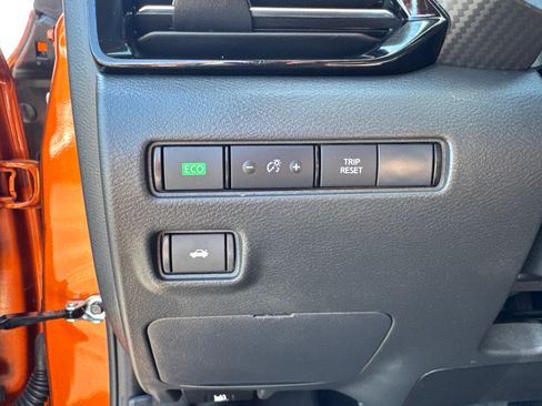 Used 2025 Nissan Sentra SR FWD image 15