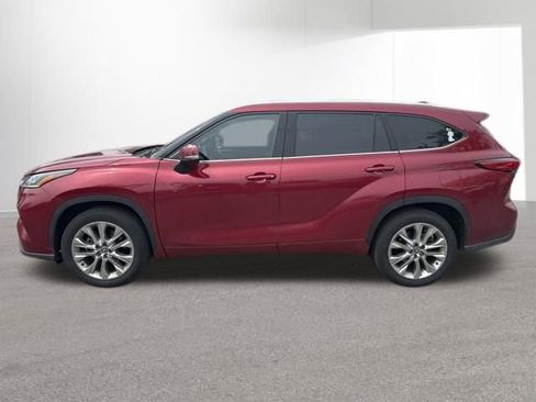 Used 2021 Toyota Highlander Limited FWD image 2
