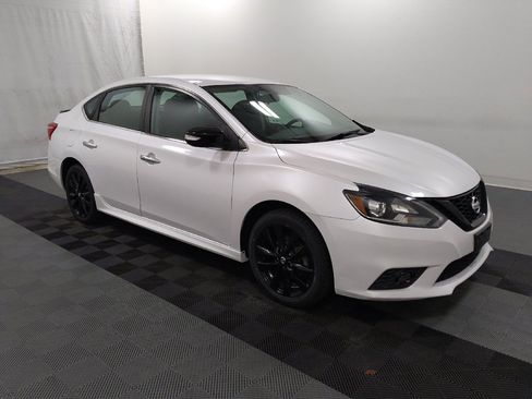 Used 2018 Nissan Sentra SR w/ Technology Package FWD image 11