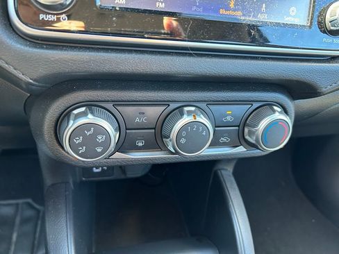 Used 2023 Nissan Versa S w/ Trunk Package image 25