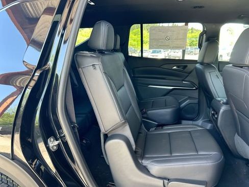 New 2026 Chevrolet Traverse LT w/ Driver Confidence Package AWD/4WD image 26