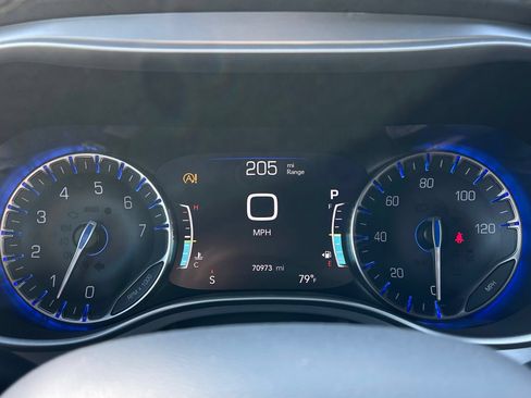 Used 2020 Chrysler Pacifica Touring-L Plus w/ S Appearance Package FWD image 10