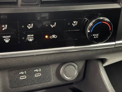 Used 2024 Nissan Rogue S FWD image 30