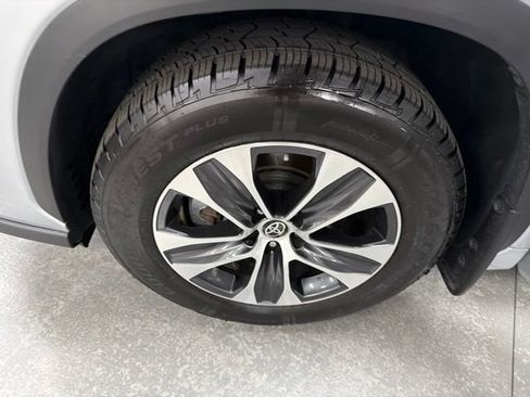 Used 2022 Toyota Highlander XLE AWD/4WD image 31