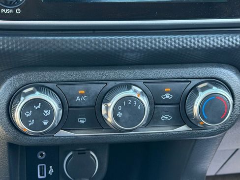 Certified 2025 Nissan Kicks Play S image 25