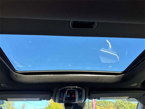 New 2025 Jeep Grand Cherokee L Altitude image 11