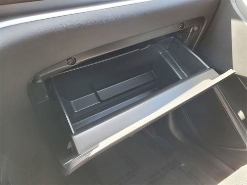 Used 2021 Ford Explorer XLT image 25