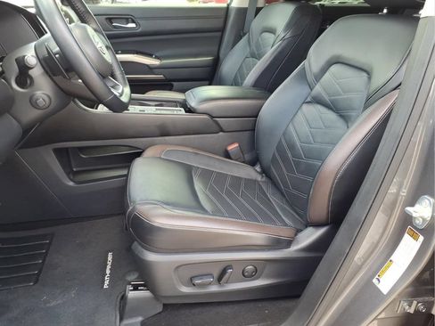 Used 2024 Nissan Pathfinder Platinum w/ Cargo Package FWD image 15